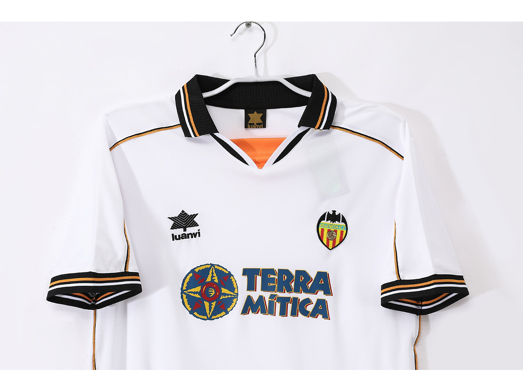 Valencia 1999/00 (Home Kit) 7
