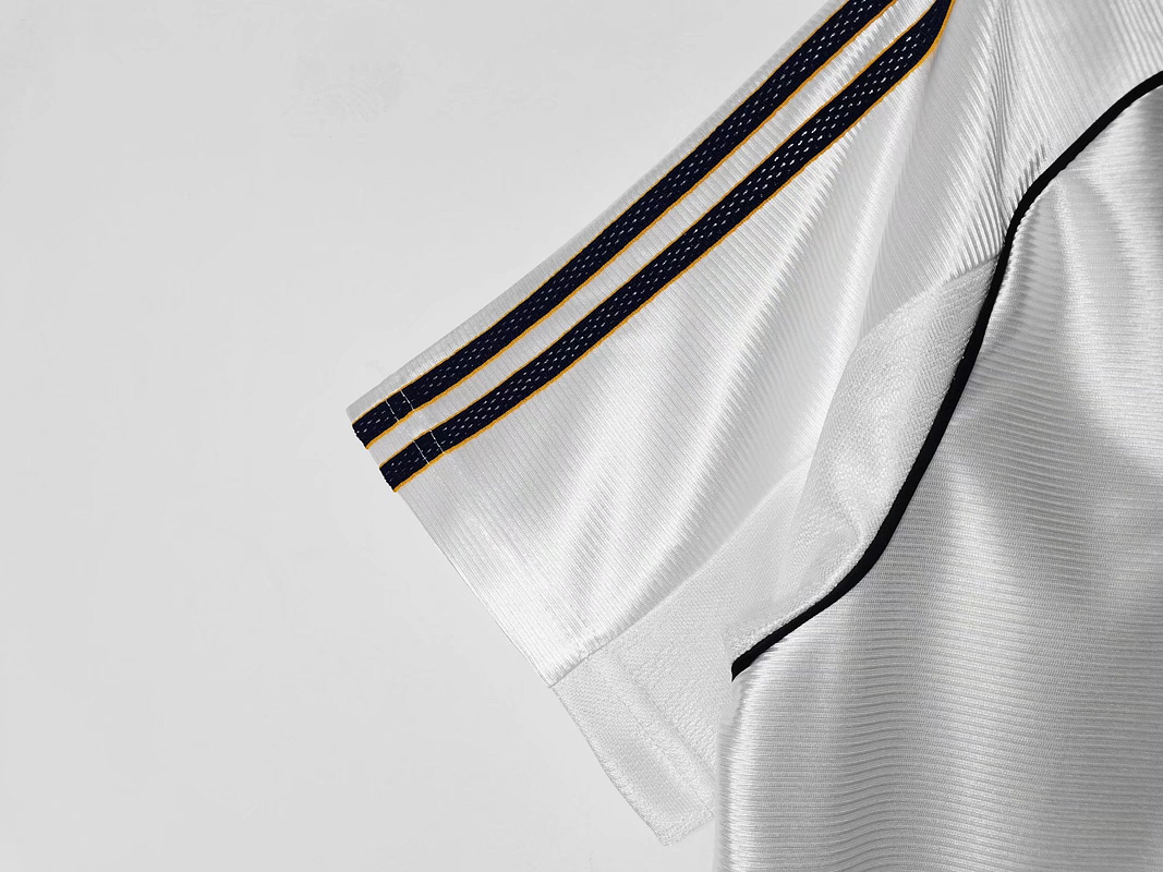 Real Madrid 1998/00 (Home Kit) 9