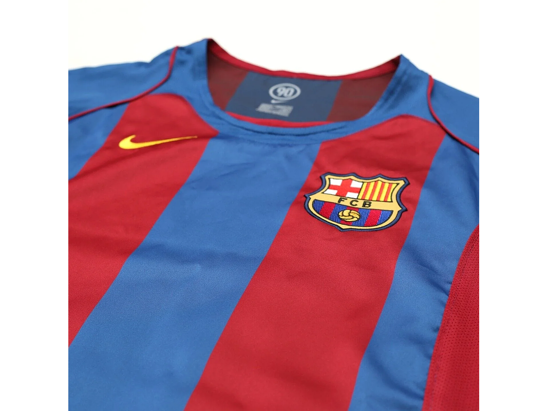 Barcelona 2004/05 (Home Kit) 3