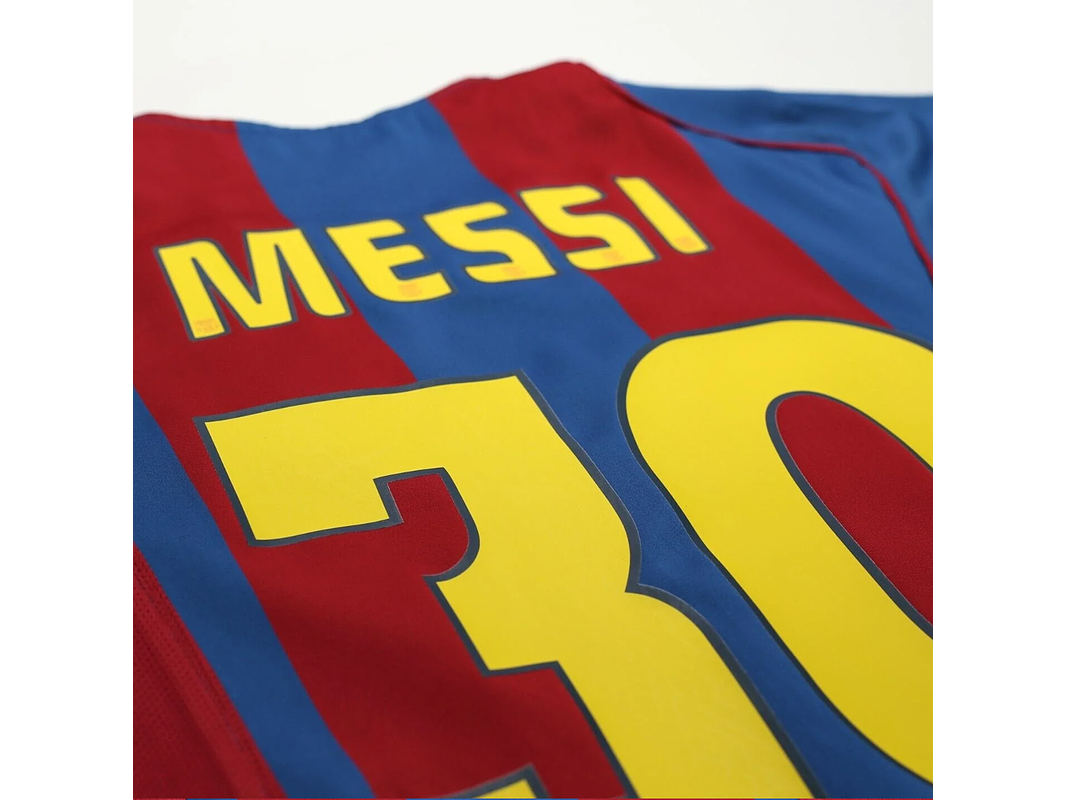 Barcelona 2004/05 (Home Kit) 5