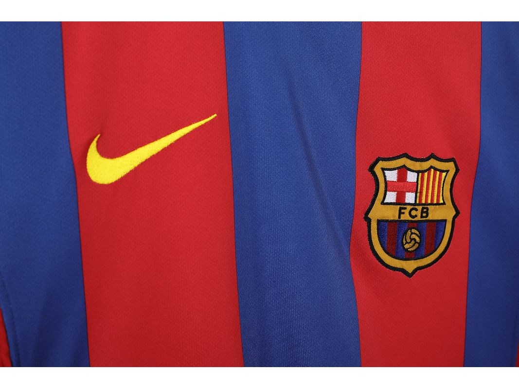Barcelona 2004/05 (Home Kit) 8