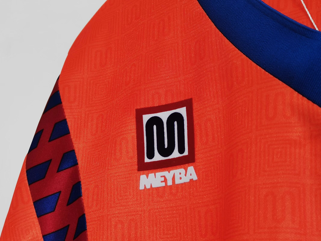 Barcelona 1991/92 (Away Kit) 8