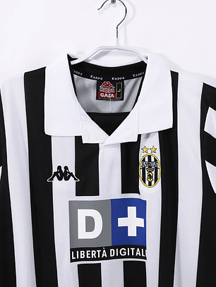 Juventus 1999/00 (Home Kit)