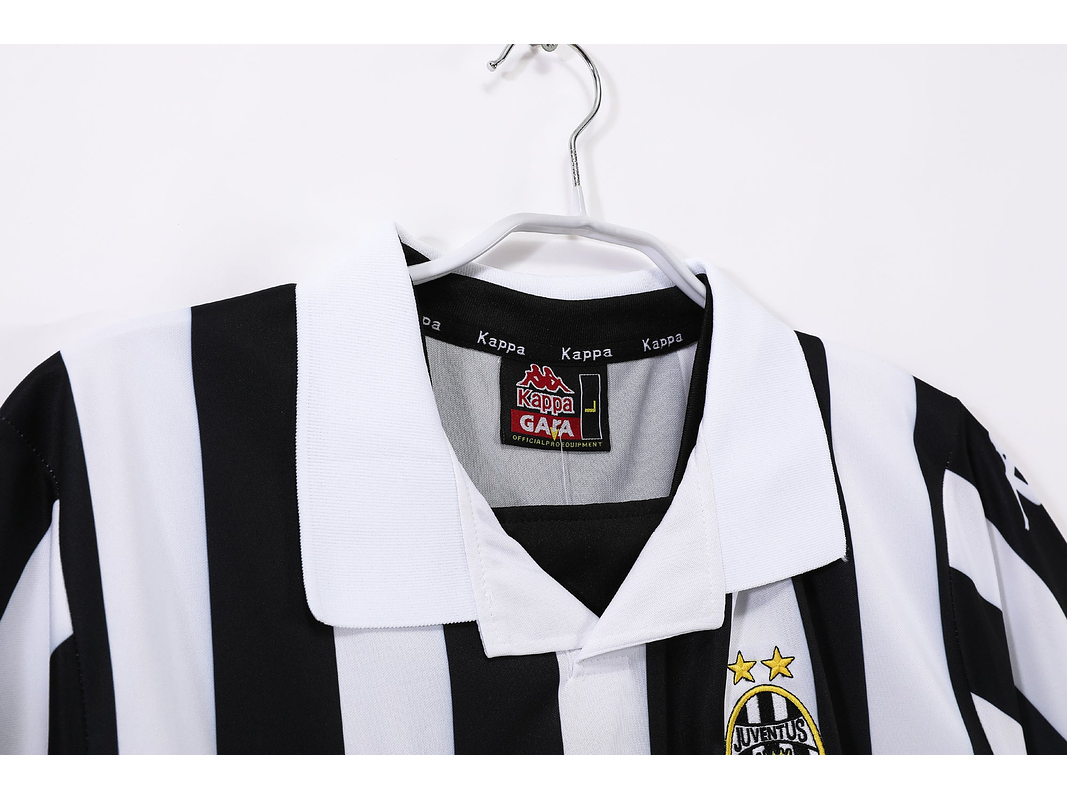 Juventus 1999/00 (Home Kit) 3