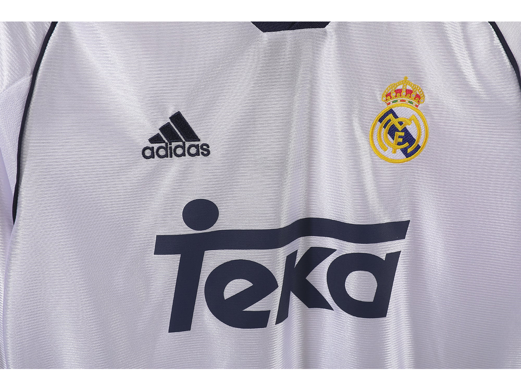 Real Madrid 1998/00 (Home Kit – Long Sleeve) 3