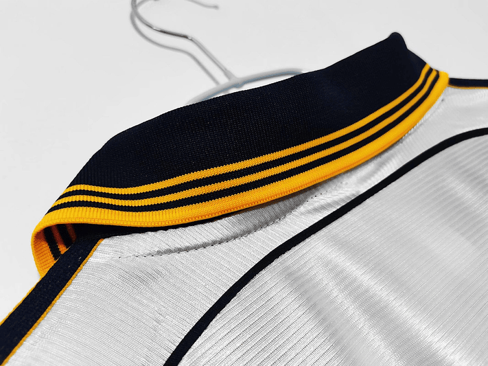 Real Madrid 1998/00 (Home Kit) 6