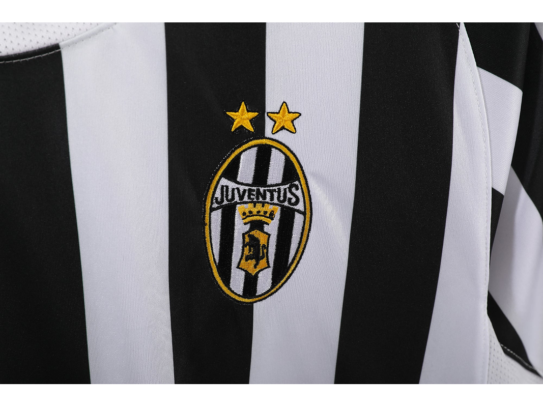 Juventus 2003/04 (Home Kit) 6
