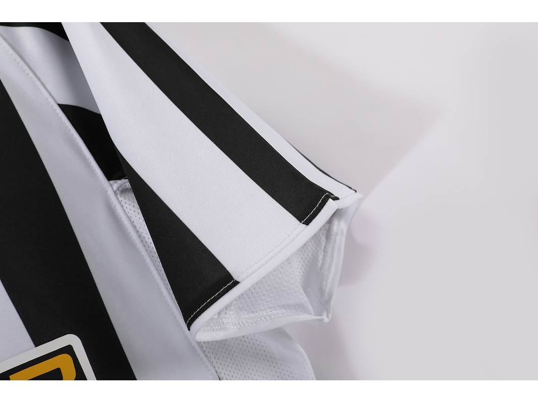 Juventus 2003/04 (Home Kit) 8