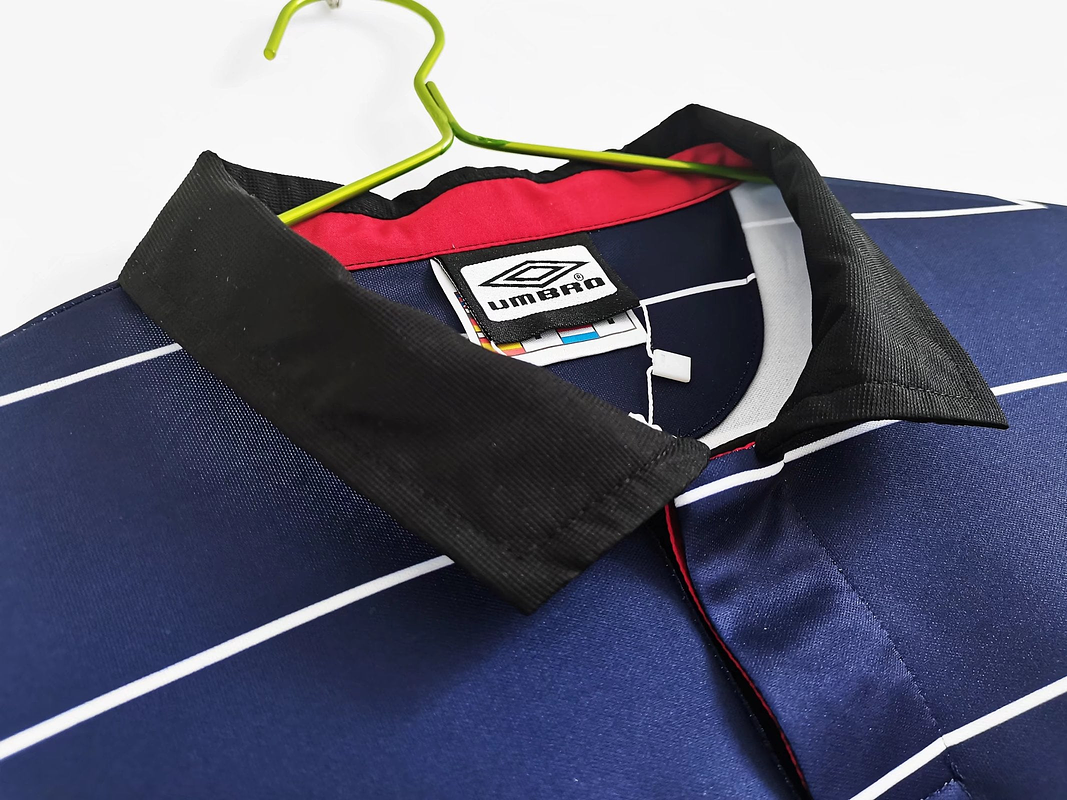 Manchester United 1999/2000 (Third Kit) 4