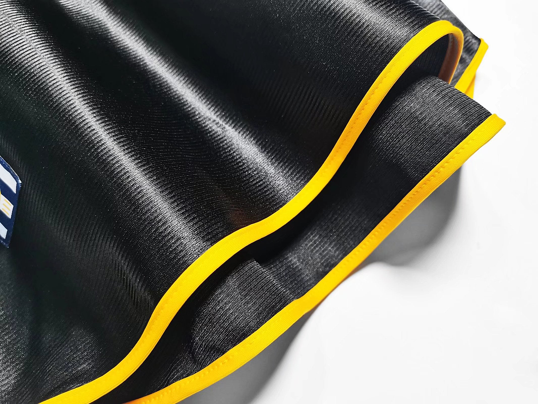 Real Madrid 1999/01 (Away Kit) 4