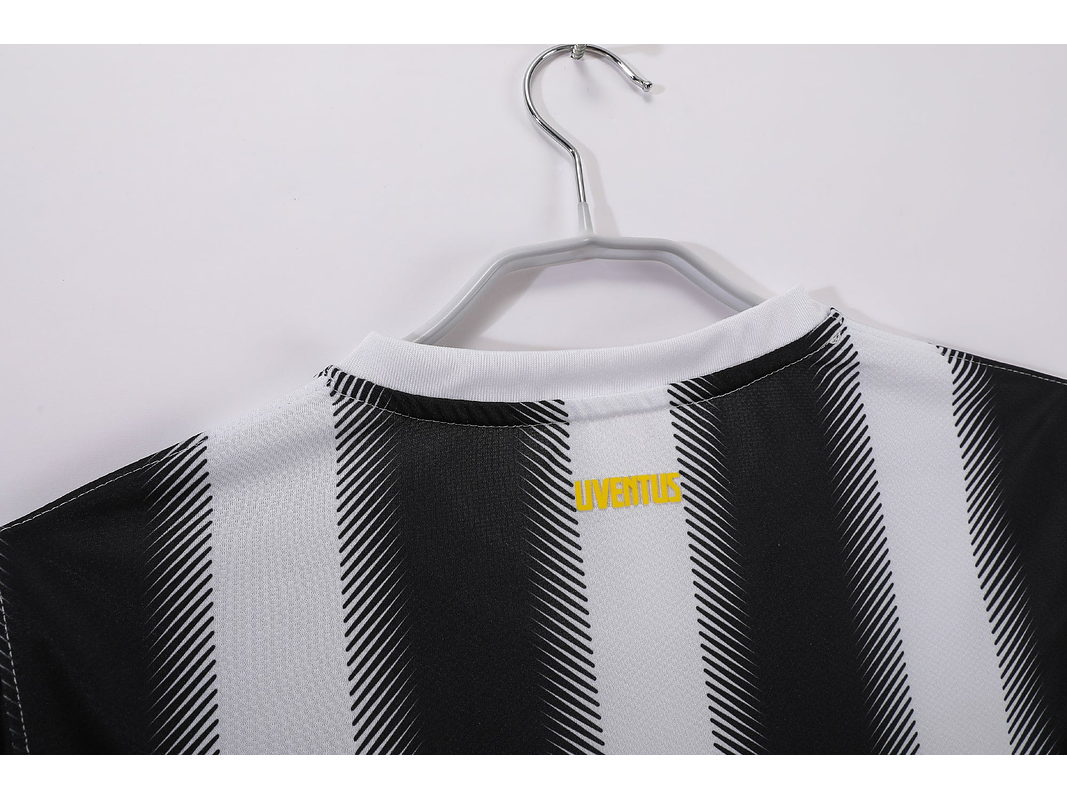 Juventus 2011/12 (Home Kit) 6