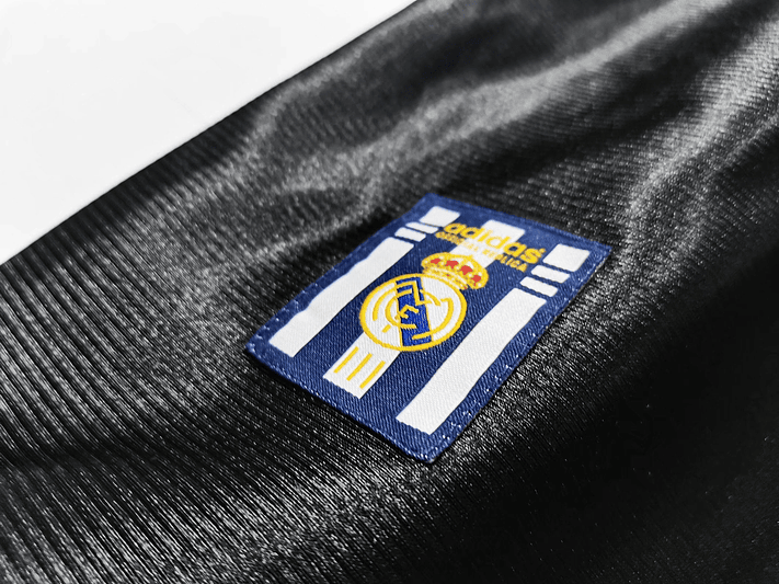 Real Madrid 1999/01 (Away Kit) 10