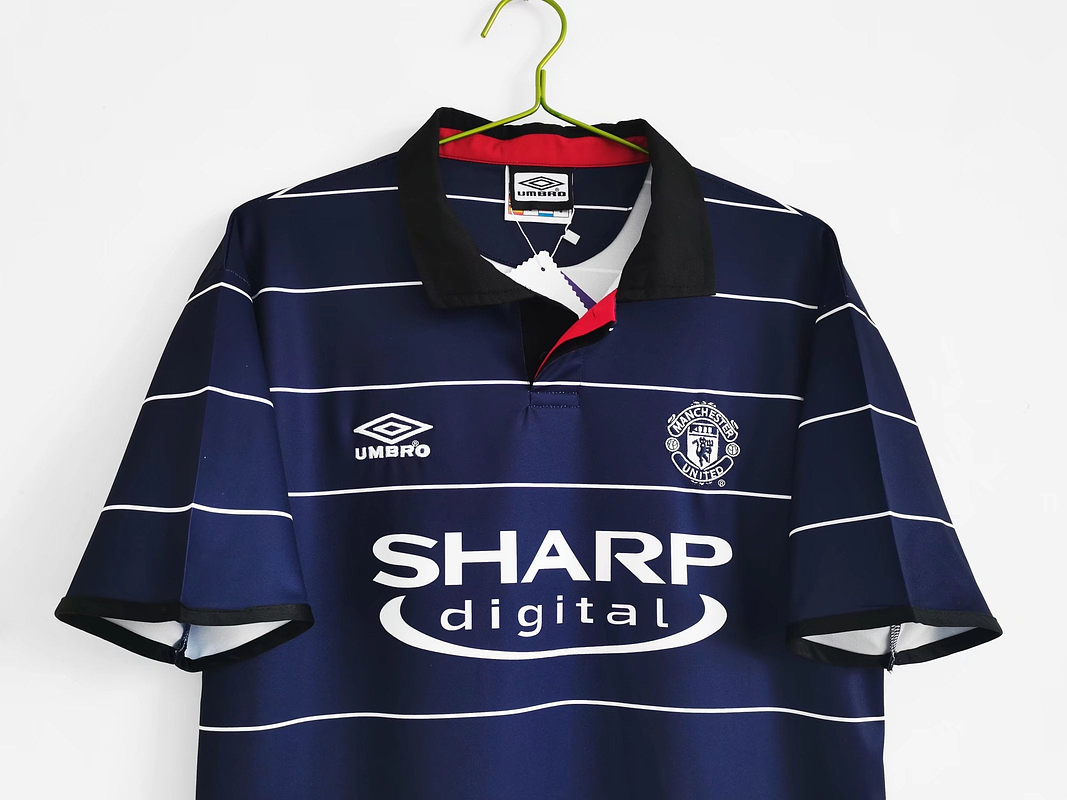 Manchester United 1999/2000 (Third Kit) 11