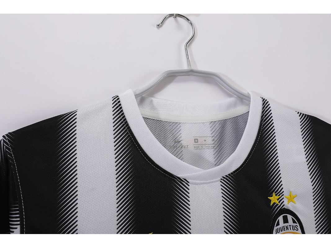 Juventus 2011/12 (Home Kit) 8