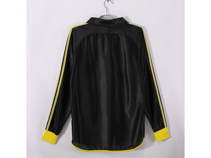 Real Madrid 1999/01 (Away Kit – Long Sleeve) 3