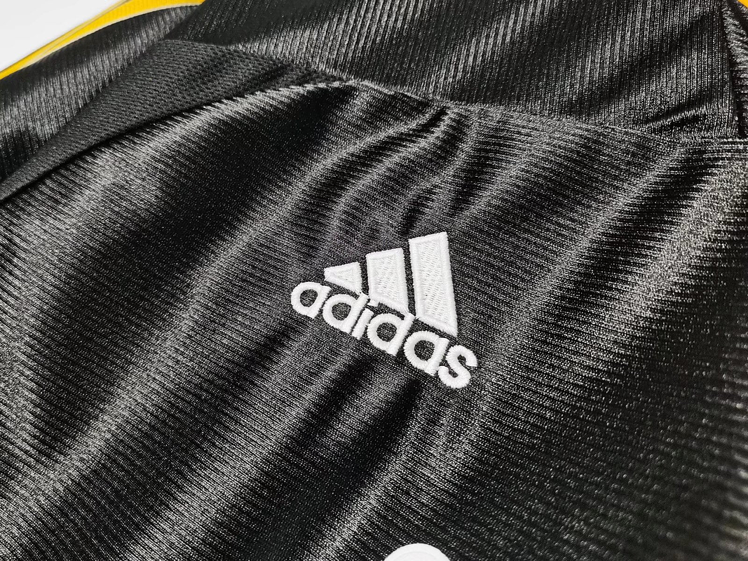 Real Madrid 1999/01 (Away Kit) 12