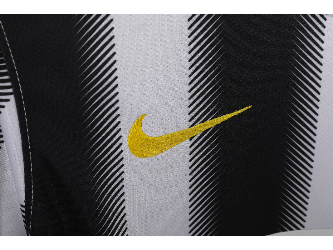 Juventus 2011/12 (Home Kit) 10