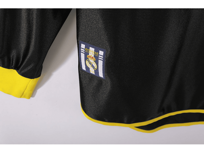 Real Madrid 1999/01 (Away Kit – Long Sleeve) 6