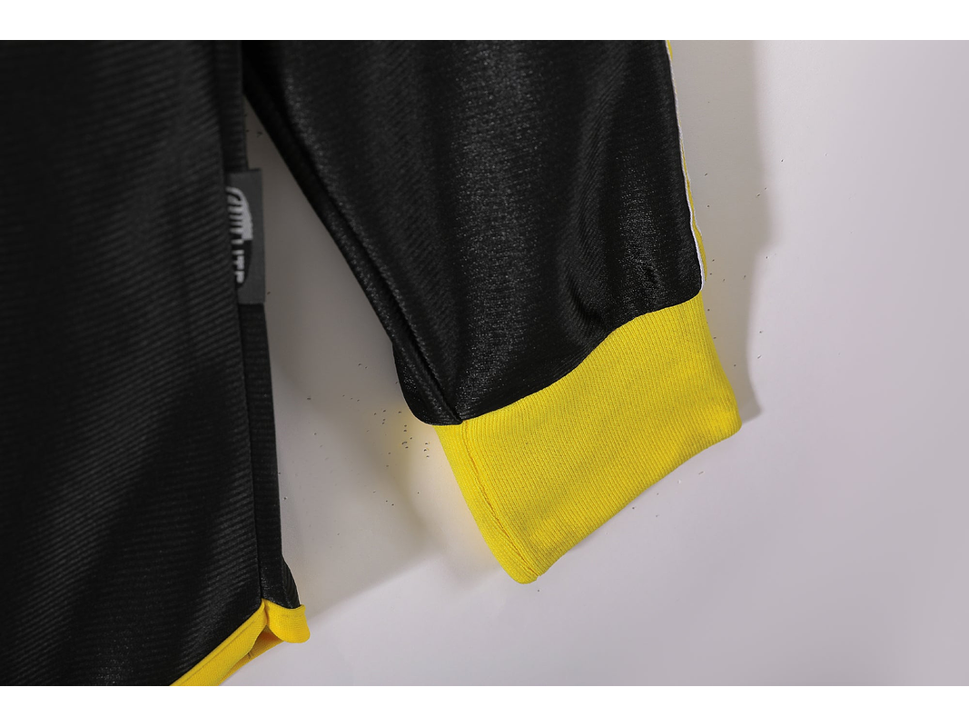 Real Madrid 1999/01 (Away Kit – Long Sleeve) 7