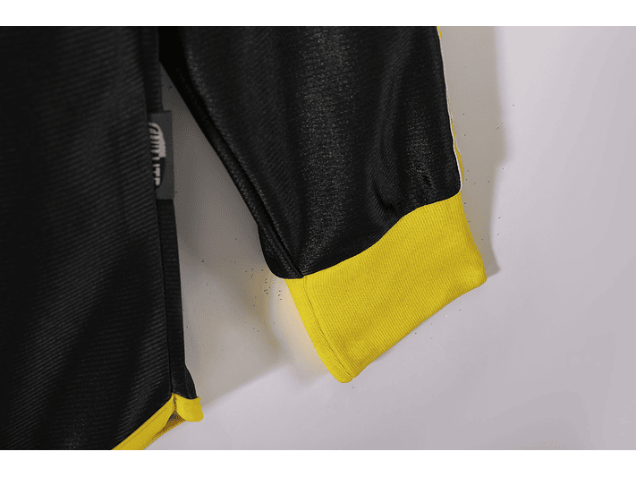 Real Madrid 1999/01 (Away Kit – Long Sleeve) 7