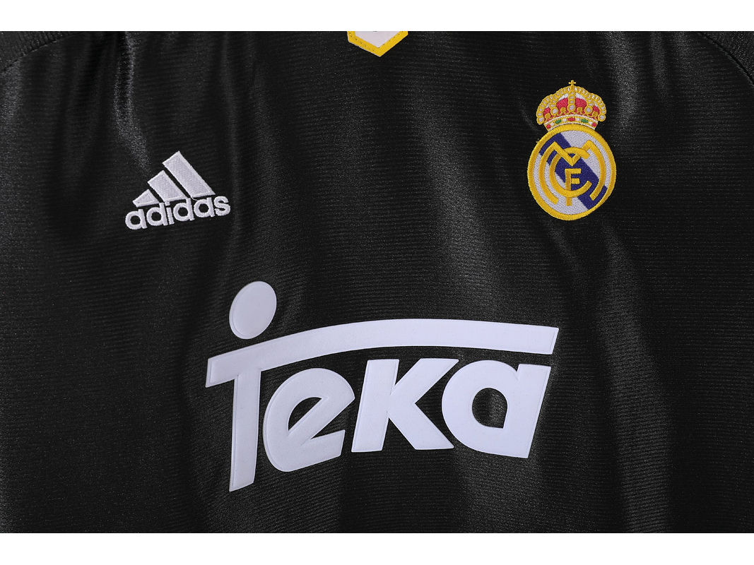 Real Madrid 1999/01 (Away Kit – Long Sleeve) 8