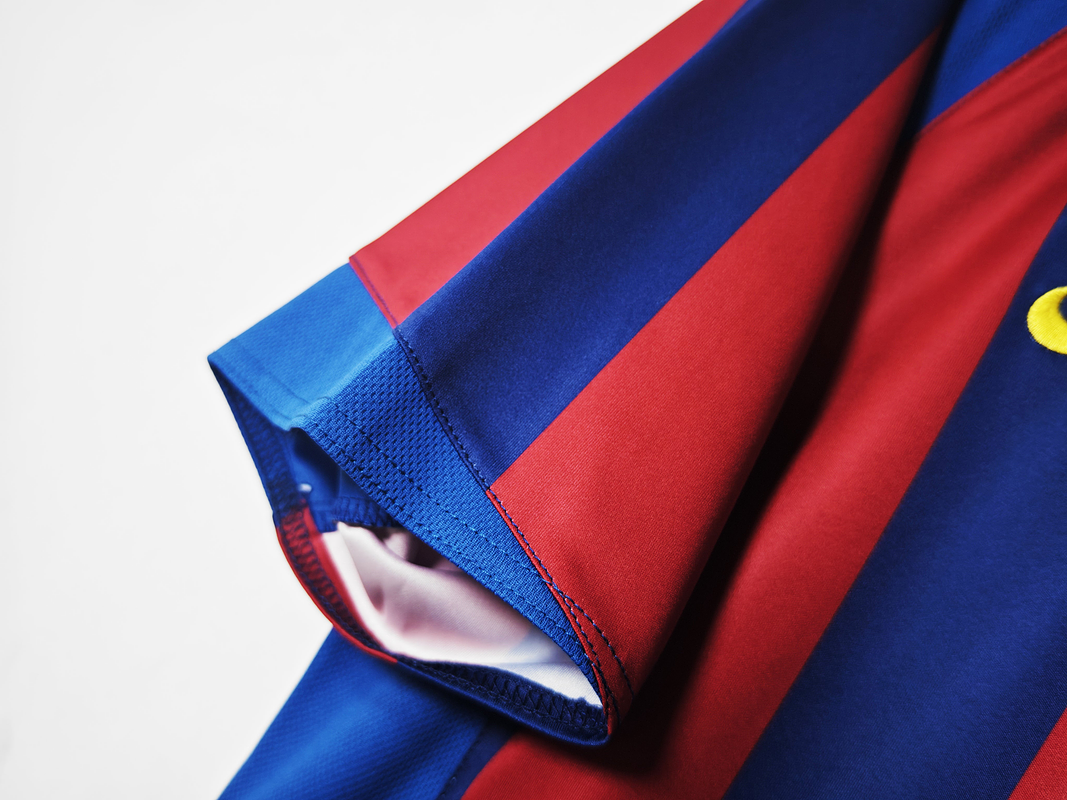 Barcelona 2005/06 (Home Kit) 3