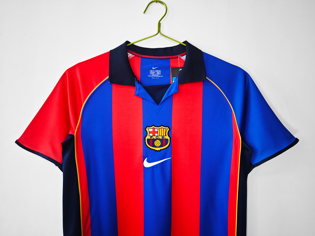 Barcelona 2001/02 (Home Kit) 2