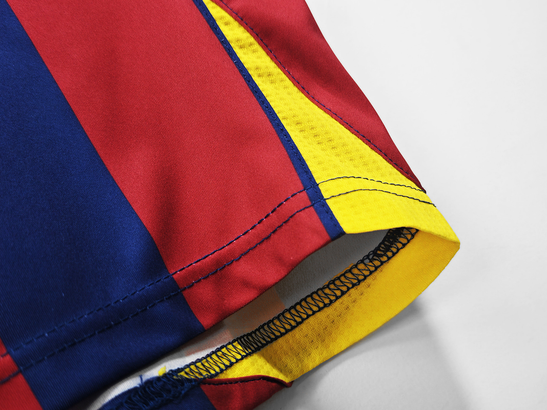 Barcelona 2005/06 (Home Kit) 6