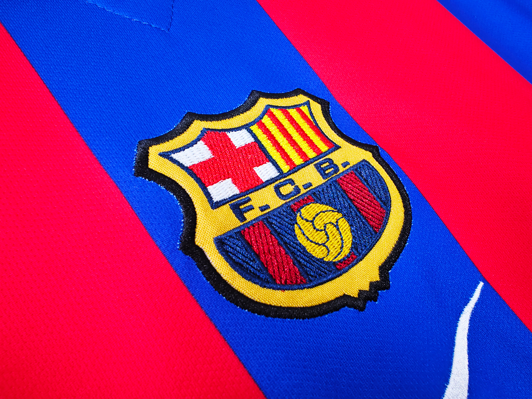 Barcelona 2001/02 (Home Kit) 5