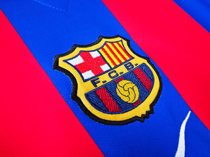 Barcelona 2001/02 (Home Kit) 5