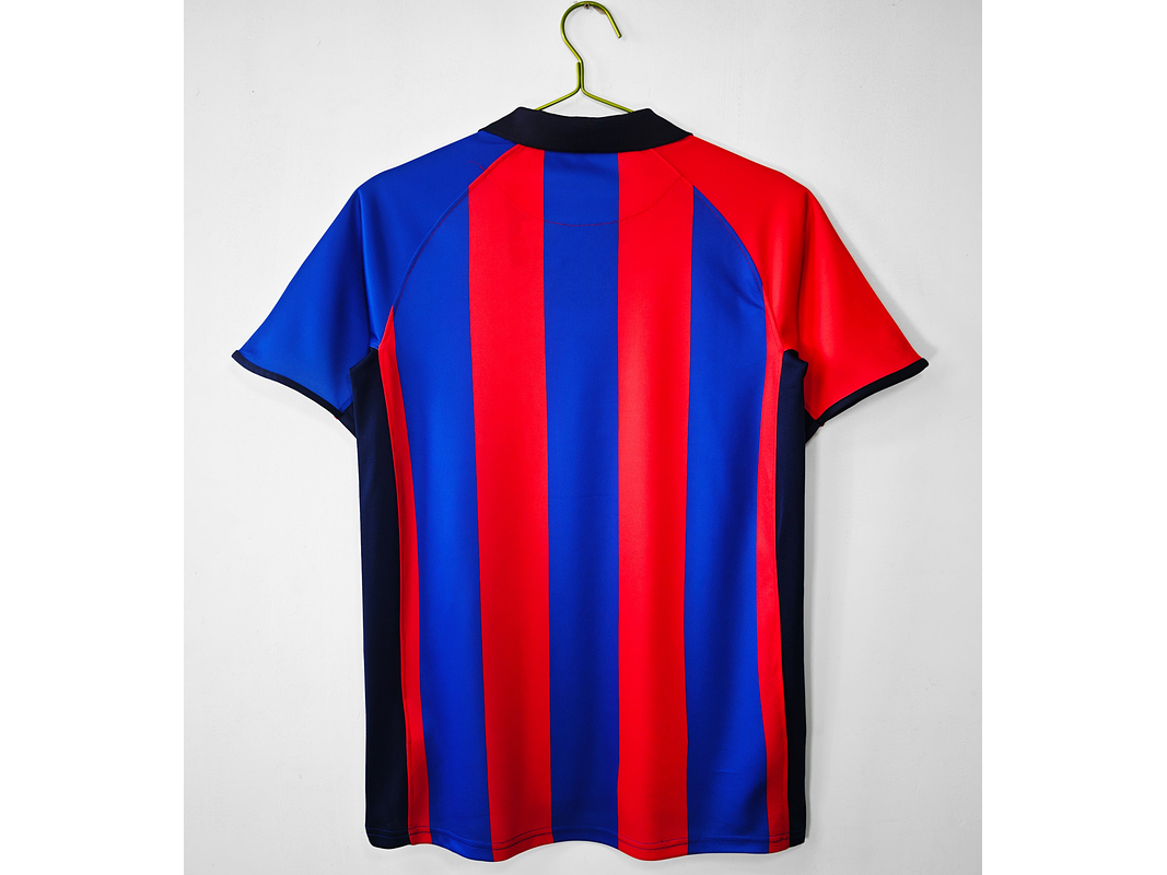 Barcelona 2001/02 (Home Kit) 6