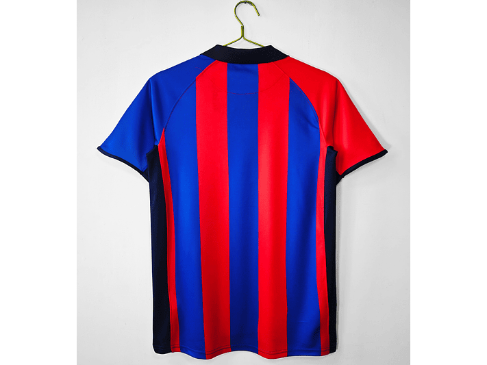 Barcelona 2001/02 (Home Kit) 6