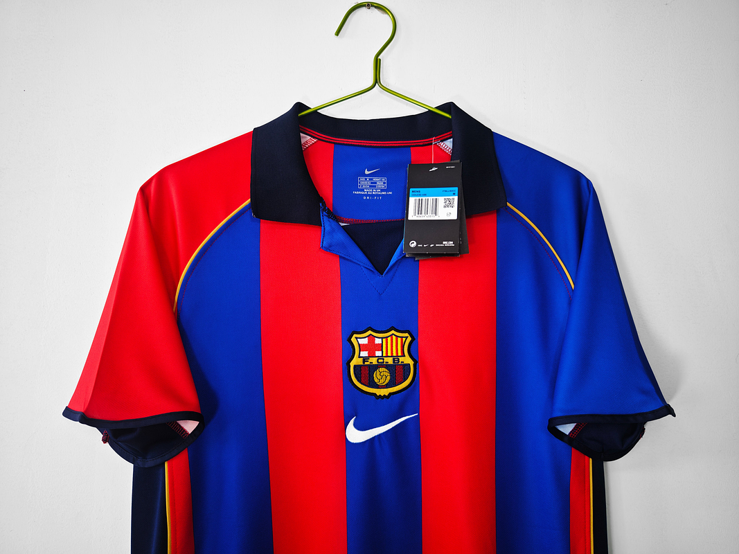 Barcelona 2001/02 (Home Kit) 7