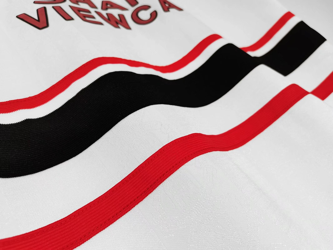 Manchester United 1998/99 (Away Kit) 3