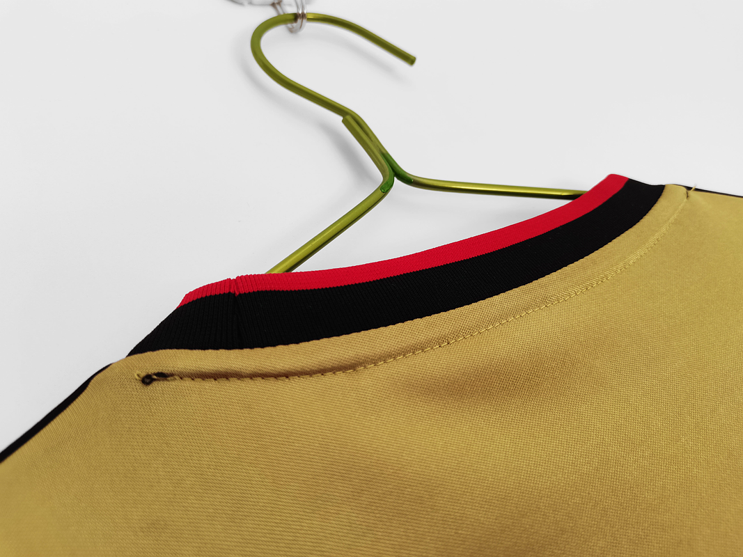 AC Milan 2013/14 (Third Kit) 11