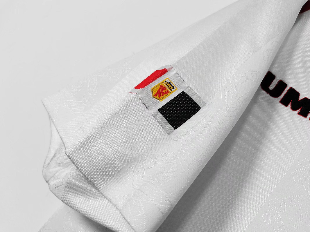 Manchester United 1998/99 (Away Kit) 6