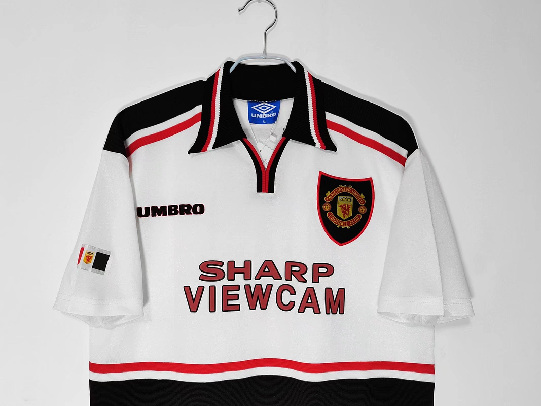 Manchester United 1998/99 (Away Kit) 8