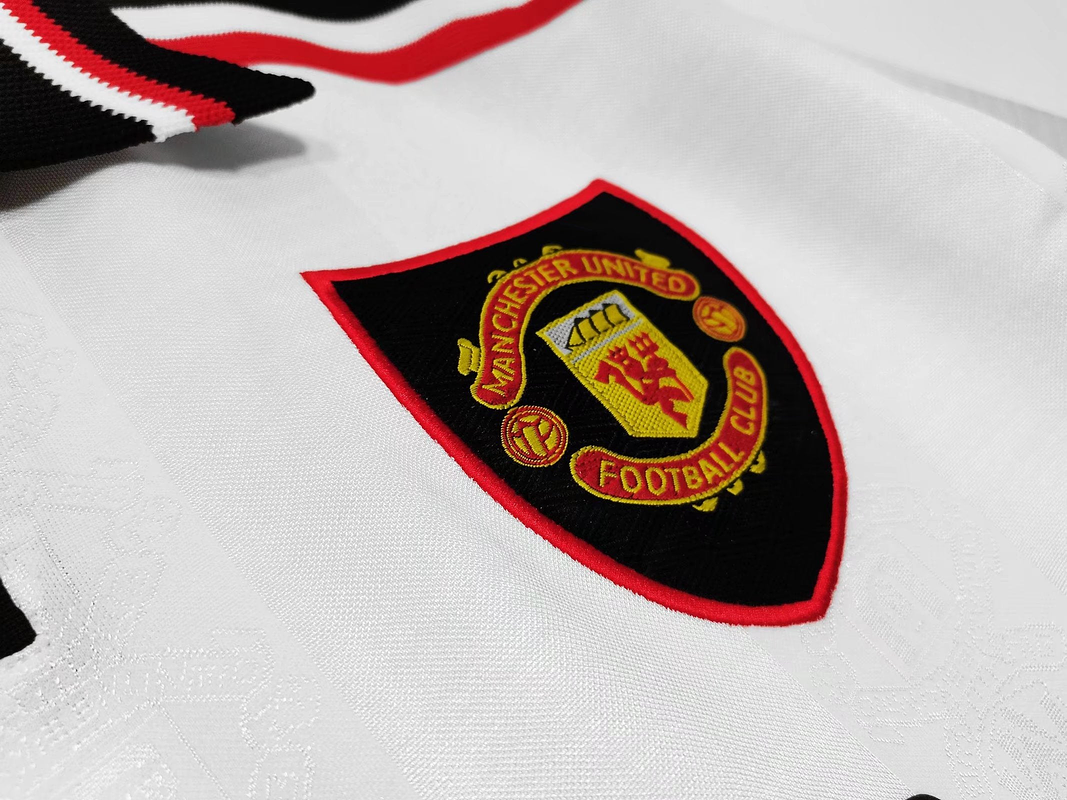 Manchester United 1998/99 (Away Kit) 10