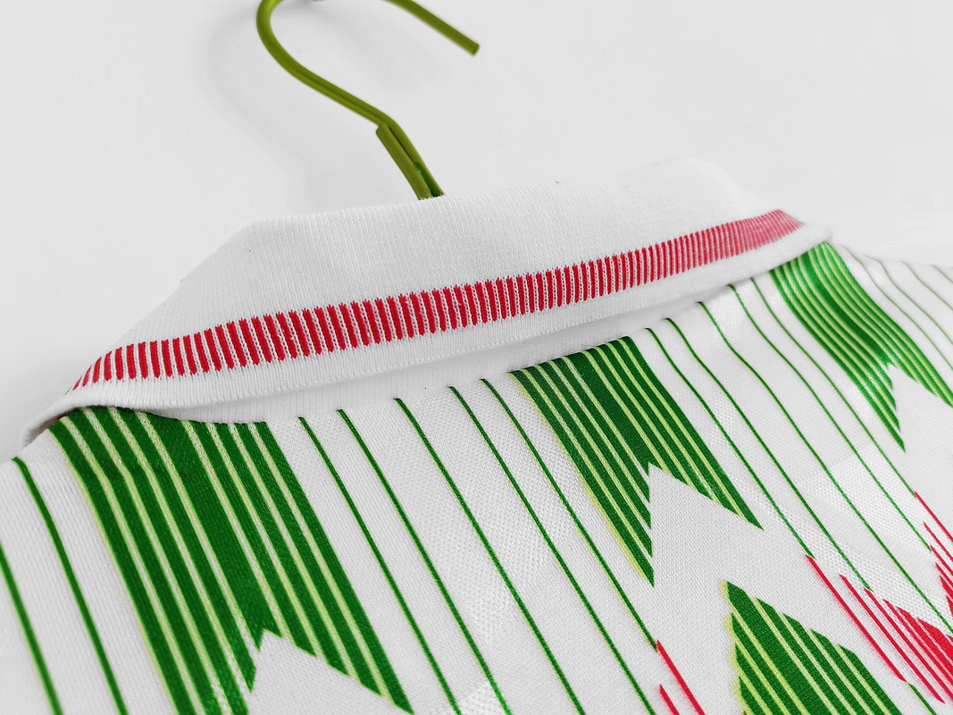 Gales 1990/92 (Away Kit) 4