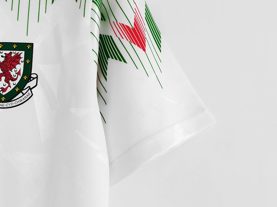 Gales 1990/92 (Away Kit) 8