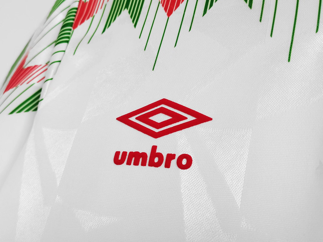 Gales 1990/92 (Away Kit) 9