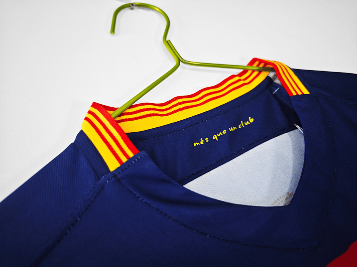 Barcelona 2015/16 (Home Kit) 5