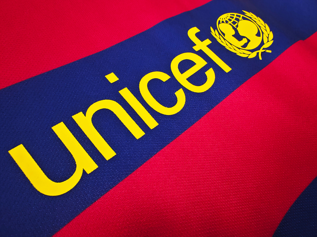 Barcelona 2015/16 (Home Kit) 8