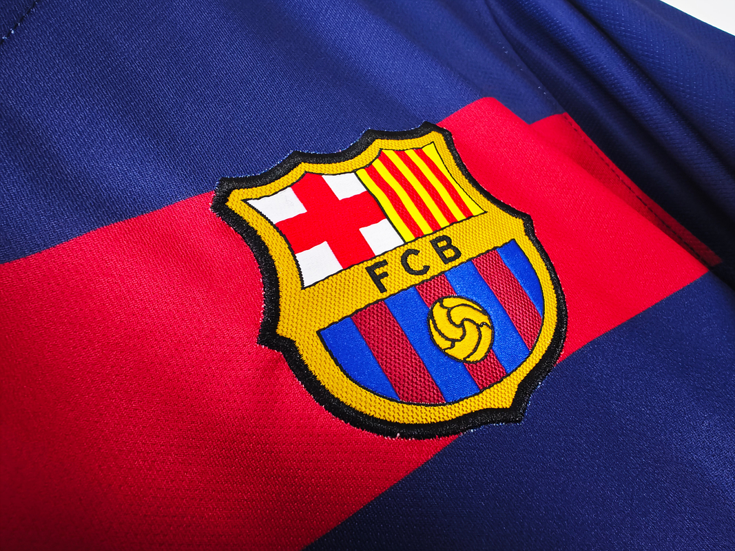 Barcelona 2015/16 (Home Kit) 10
