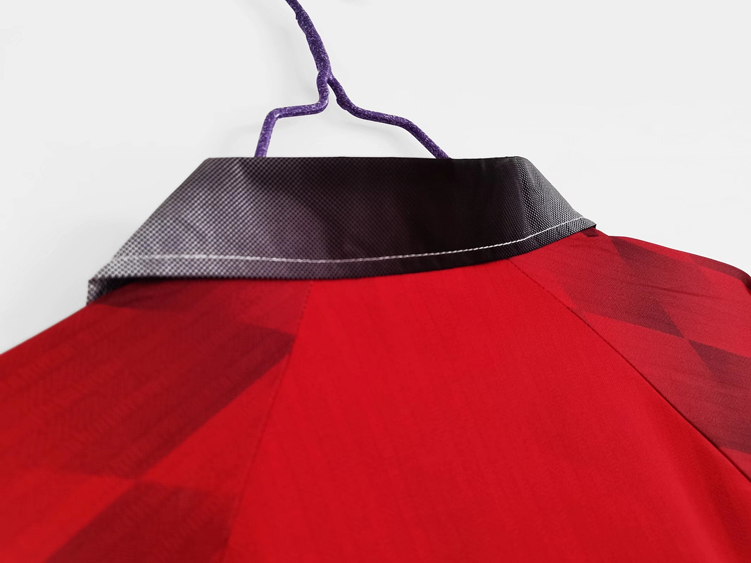 Manchester United 1996/97 (Home Kit - Long Sleeve) 4