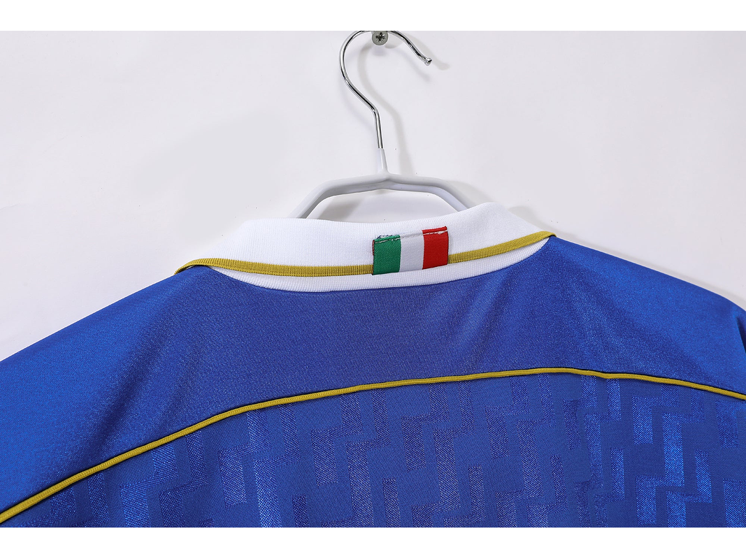 Italia 1995 (Home Kit) 9
