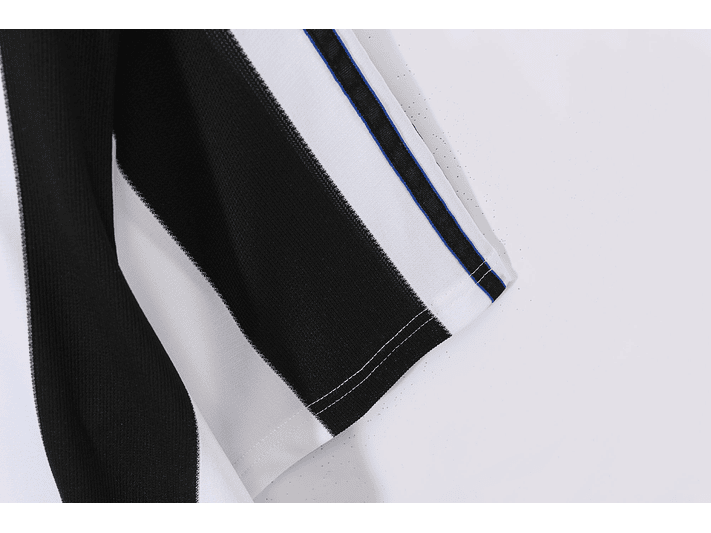 New Castle 1995/97 (Home Kit) 3