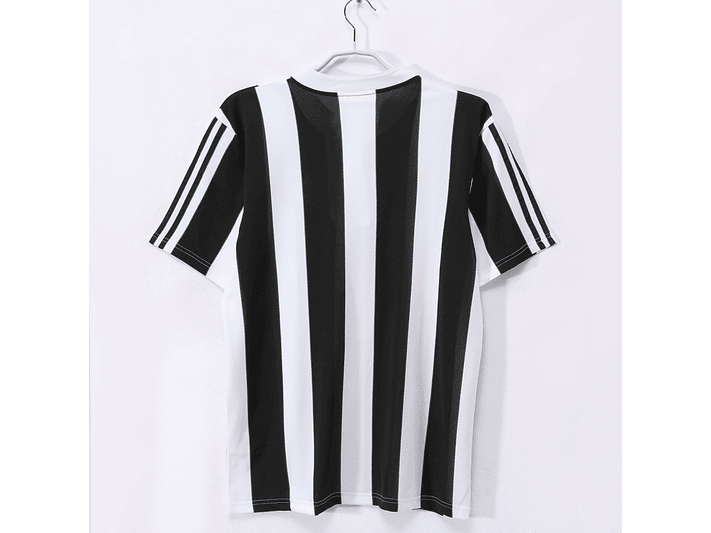 New Castle 1995/97 (Home Kit) 5