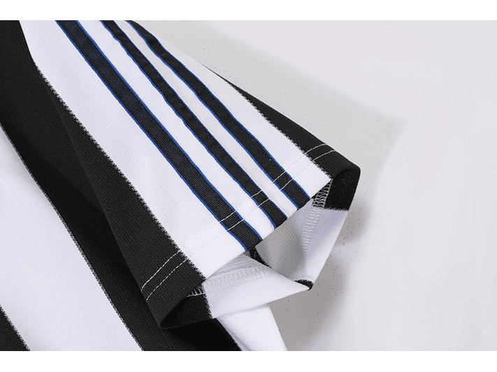 New Castle 1995/97 (Home Kit) 7