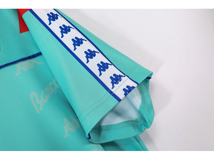 Barcelona 1992/95 (Away Kit) 8